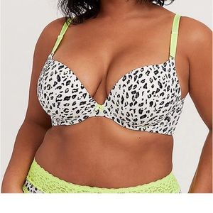 Women’s TORRID plus back smoothing 360 push-up
